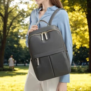 femme élégante avec un Sac à Dos ordi 14 pouces