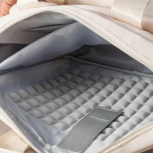 Compartiment matelassé antichoc intérieur pour protéger un ordinateur 14 pouces en déplacement.